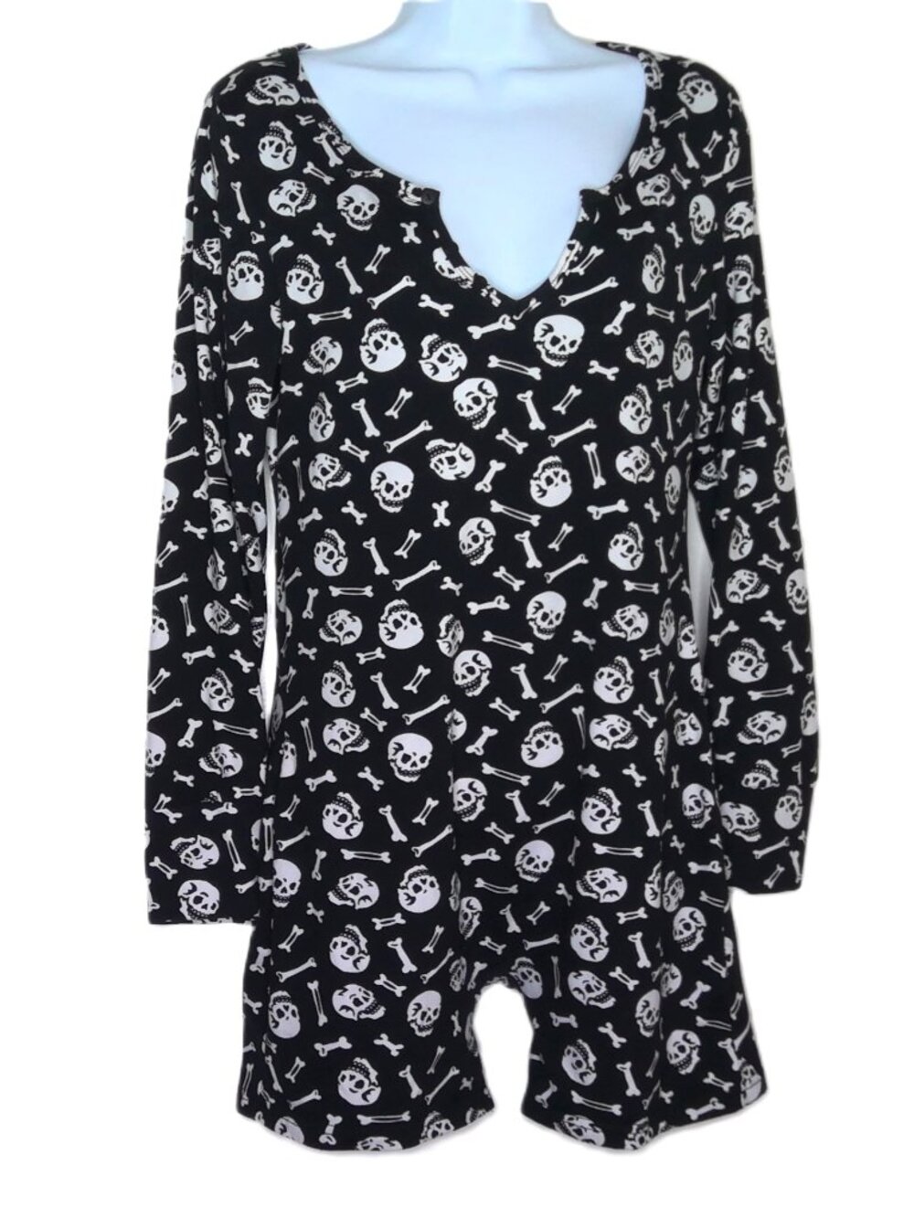 ShoSho Skull & Bones Romper Loungewear Pajama Sleepwear Super Soft & Comfy Sz L